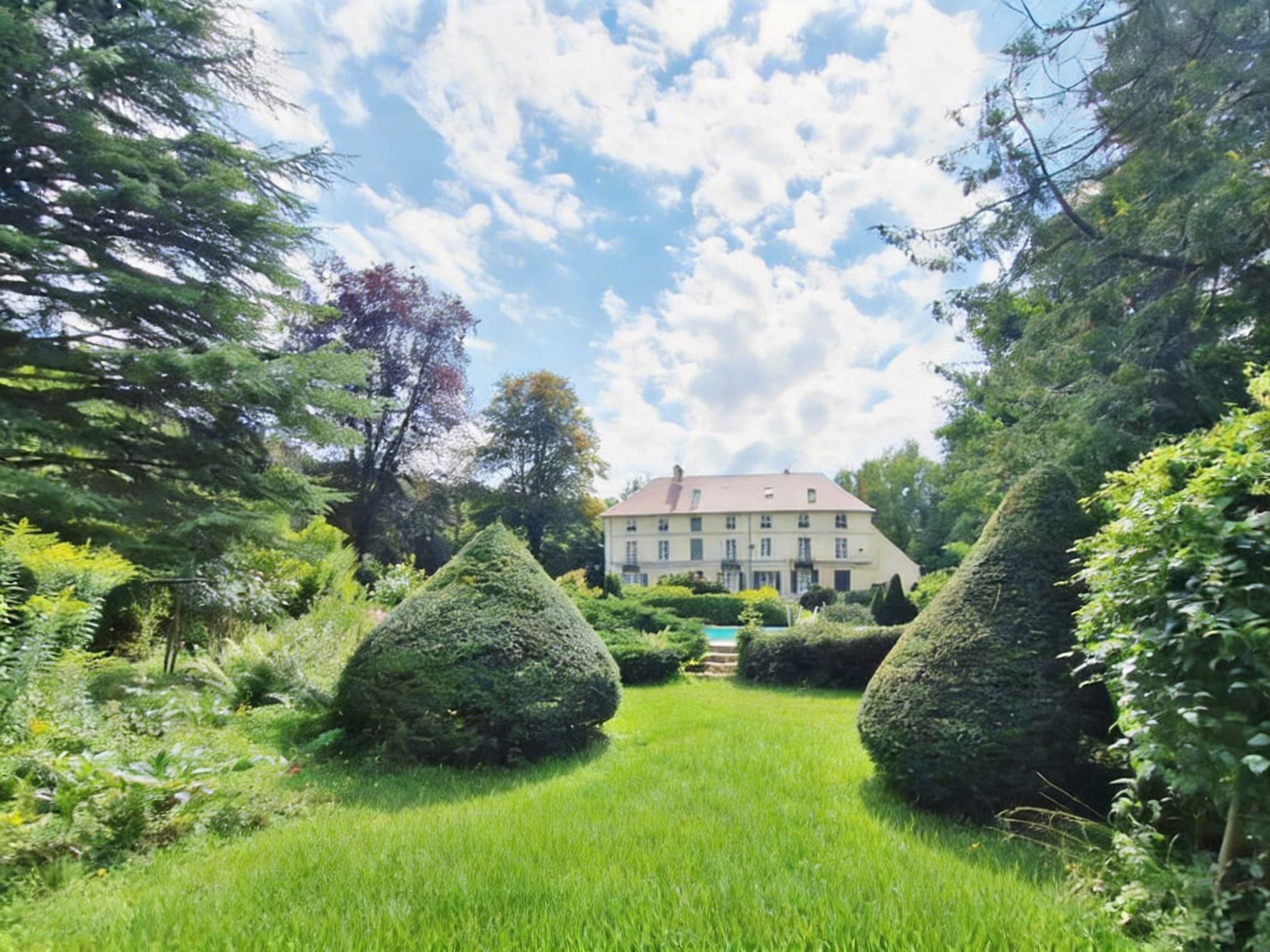 Vue du Domaine Moulin de Villeteint — jardins et château