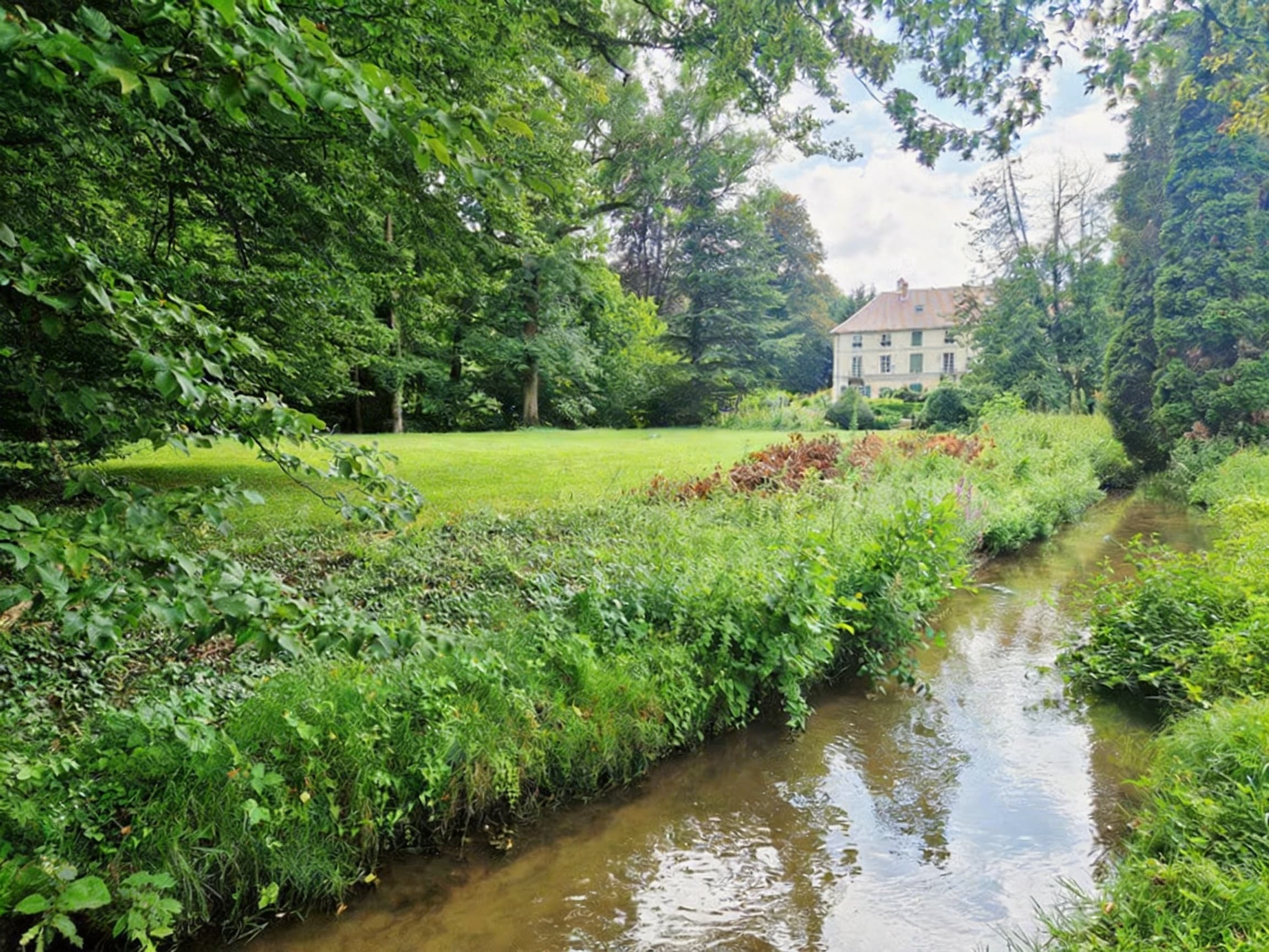 Le ruisseau et le Domaine Moulin de Villeteint